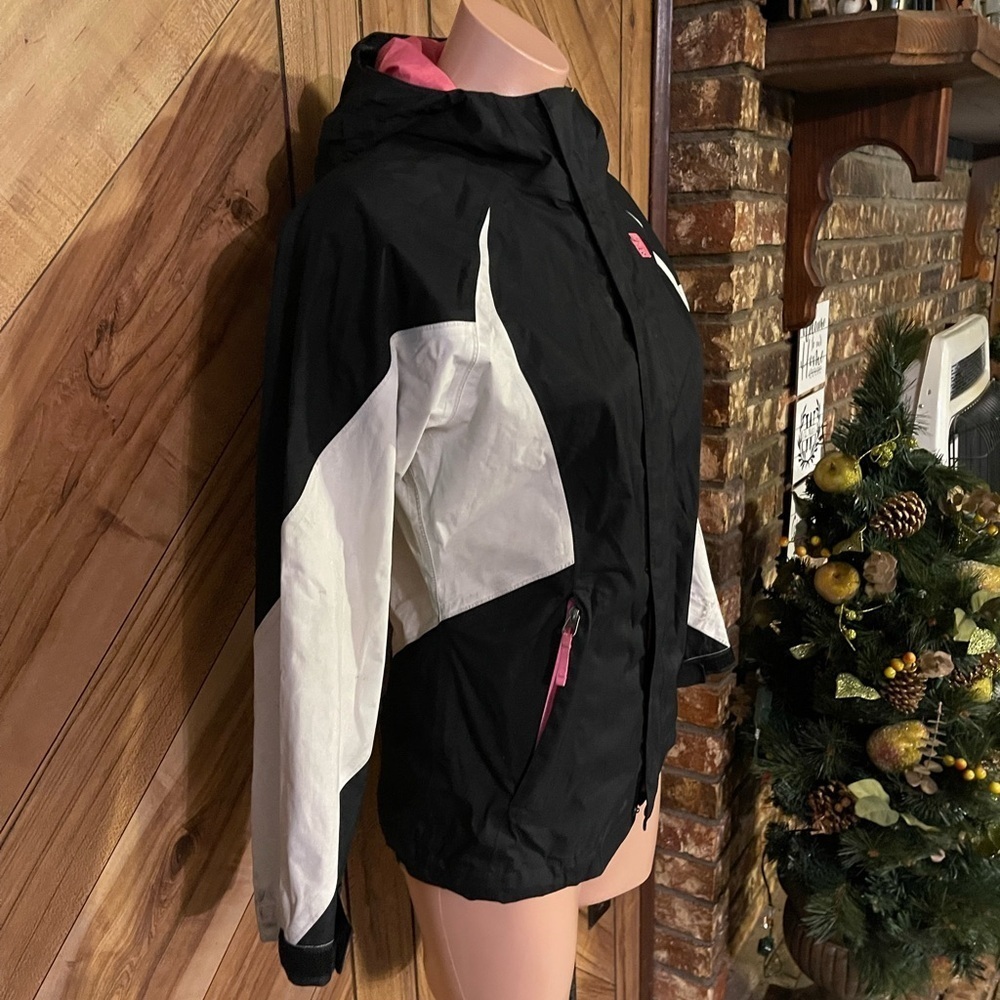 The North Face Girl’s Medium Hooded Hyvent Jacket - Picture 4 of 13